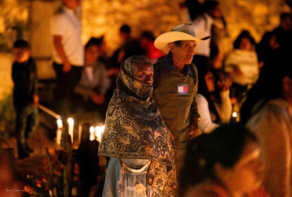 En Huitziltepec, las almas regresan entre flores y velasEn Huitziltepec, las almas regresan entre flores y velas